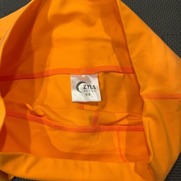 Zyia Crops  - Picture 3 of 4